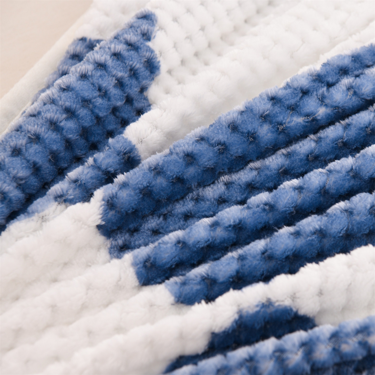 91家纺网 家纺一手货源 找家纺 云木里 2025新款速暖豆豆绒夹棉床笠 雾霾蓝