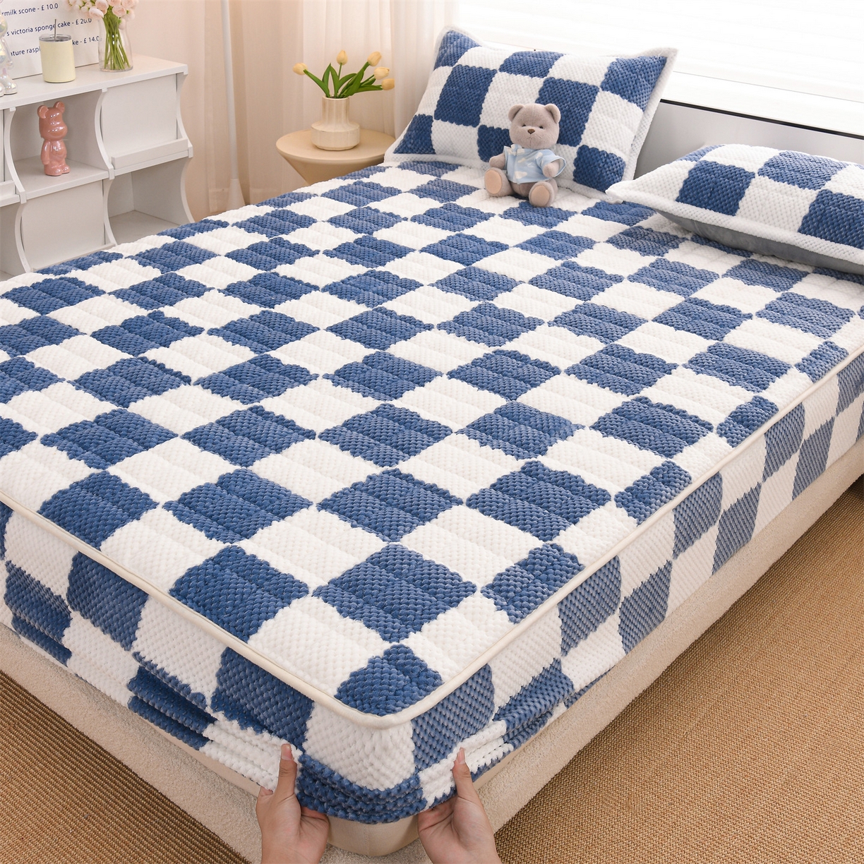 91家纺网 家纺一手货源 找家纺 云木里 2025新款速暖豆豆绒夹棉床笠 雾霾蓝