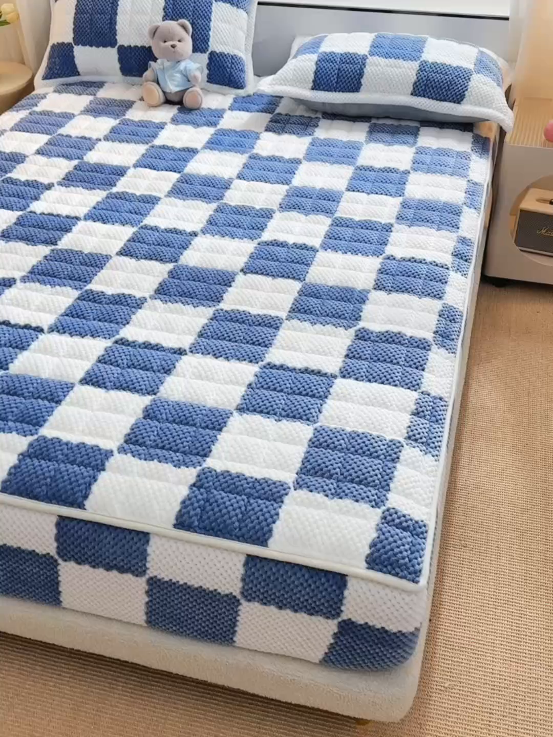 91家纺网 家纺一手货源 找家纺 云木里 2025新款速暖豆豆绒夹棉床笠 雾霾蓝