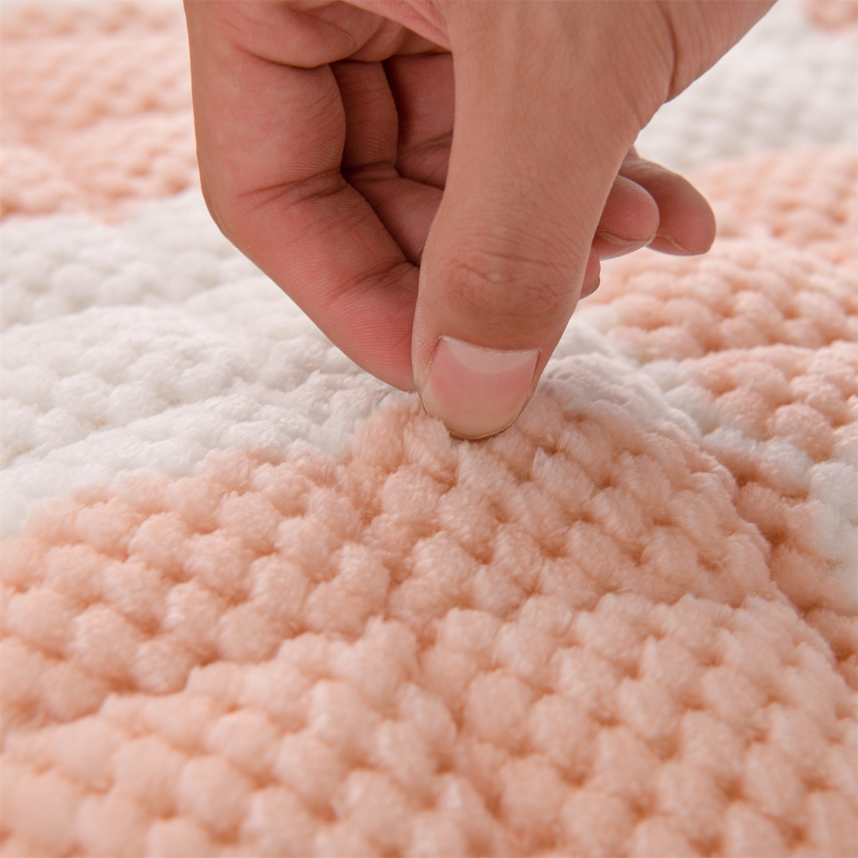 91家纺网 家纺一手货源 找家纺 云木里 2025新款速暖豆豆绒夹棉床笠 樱花粉