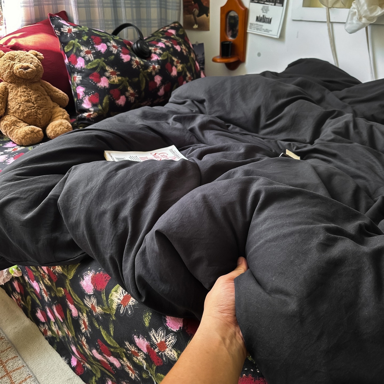 91家纺网 家纺一手货源 找家纺 花伞家居 2025新款小众高级感纯色花卉拼色加厚水洗棉四件套【提供买家秀】 番喜-黑