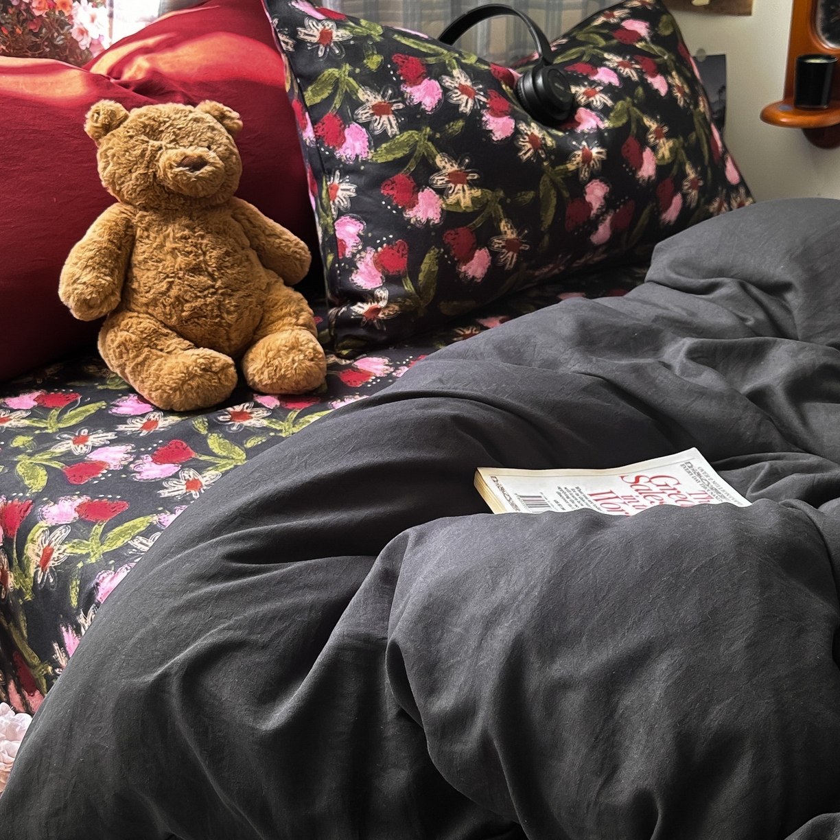 91家纺网 家纺一手货源 找家纺 花伞家居 2025新款小众高级感纯色花卉拼色加厚水洗棉四件套【提供买家秀】 番喜-黑