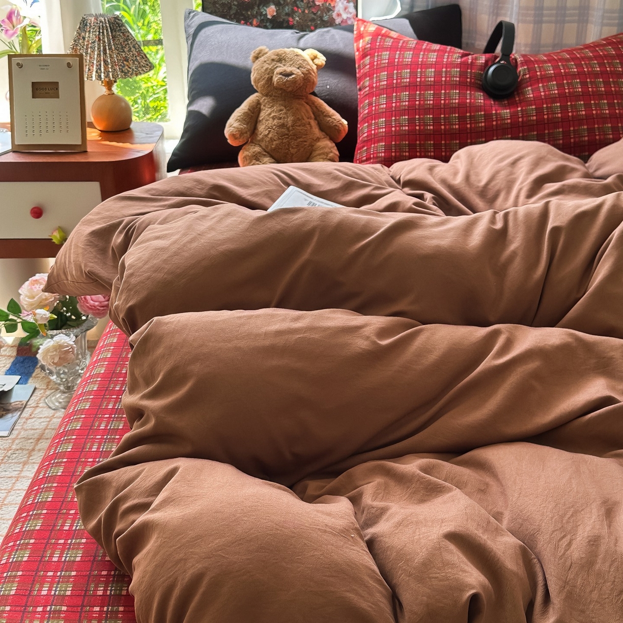 91家纺网 家纺一手货源 找家纺 花伞家居 2025新款小众高级感纯色花卉拼色加厚水洗棉四件套【提供买家秀】 问仟-焦糖