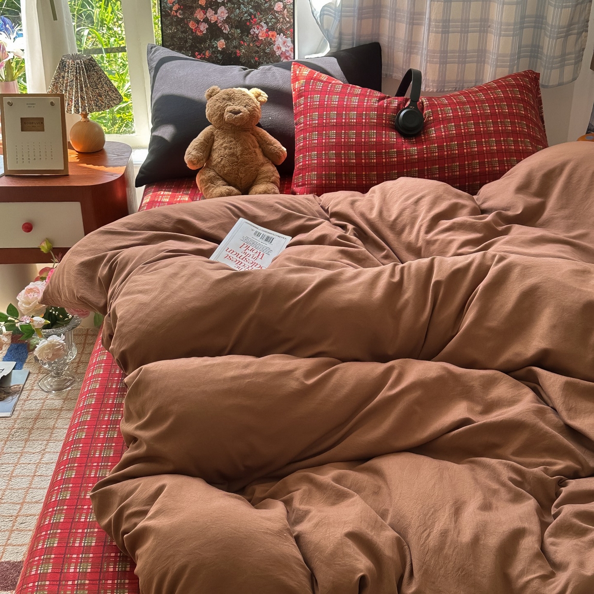 91家纺网 家纺一手货源 找家纺 花伞家居 2025新款小众高级感纯色花卉拼色加厚水洗棉四件套【提供买家秀】 问仟-焦糖