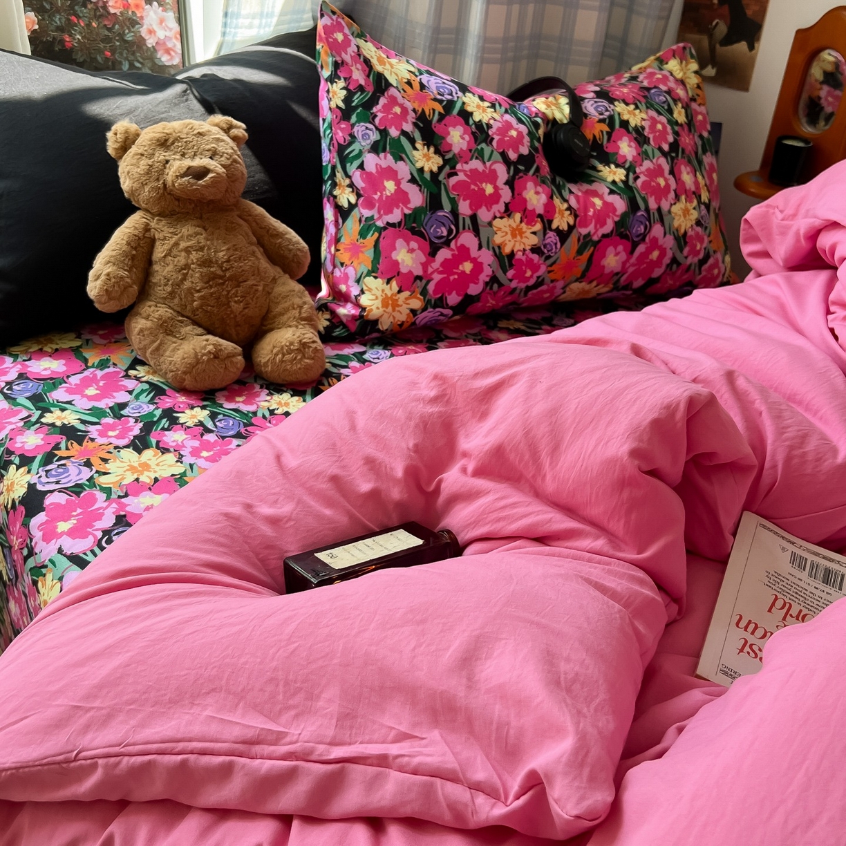 91家纺网 家纺一手货源 找家纺 花伞家居 2025新款小众高级感纯色花卉拼色加厚水洗棉四件套【提供买家秀】 椿屿-玫红