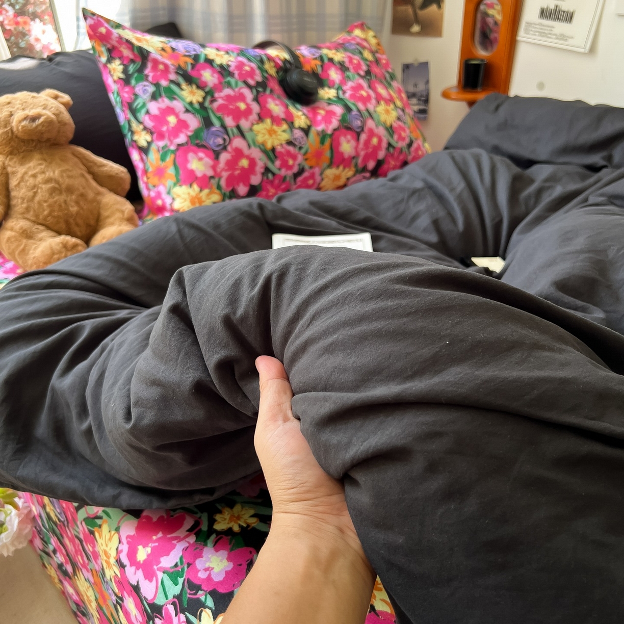 91家纺网 家纺一手货源 找家纺 花伞家居 2025新款小众高级感纯色花卉拼色加厚水洗棉四件套【提供买家秀】 椿屿-黑