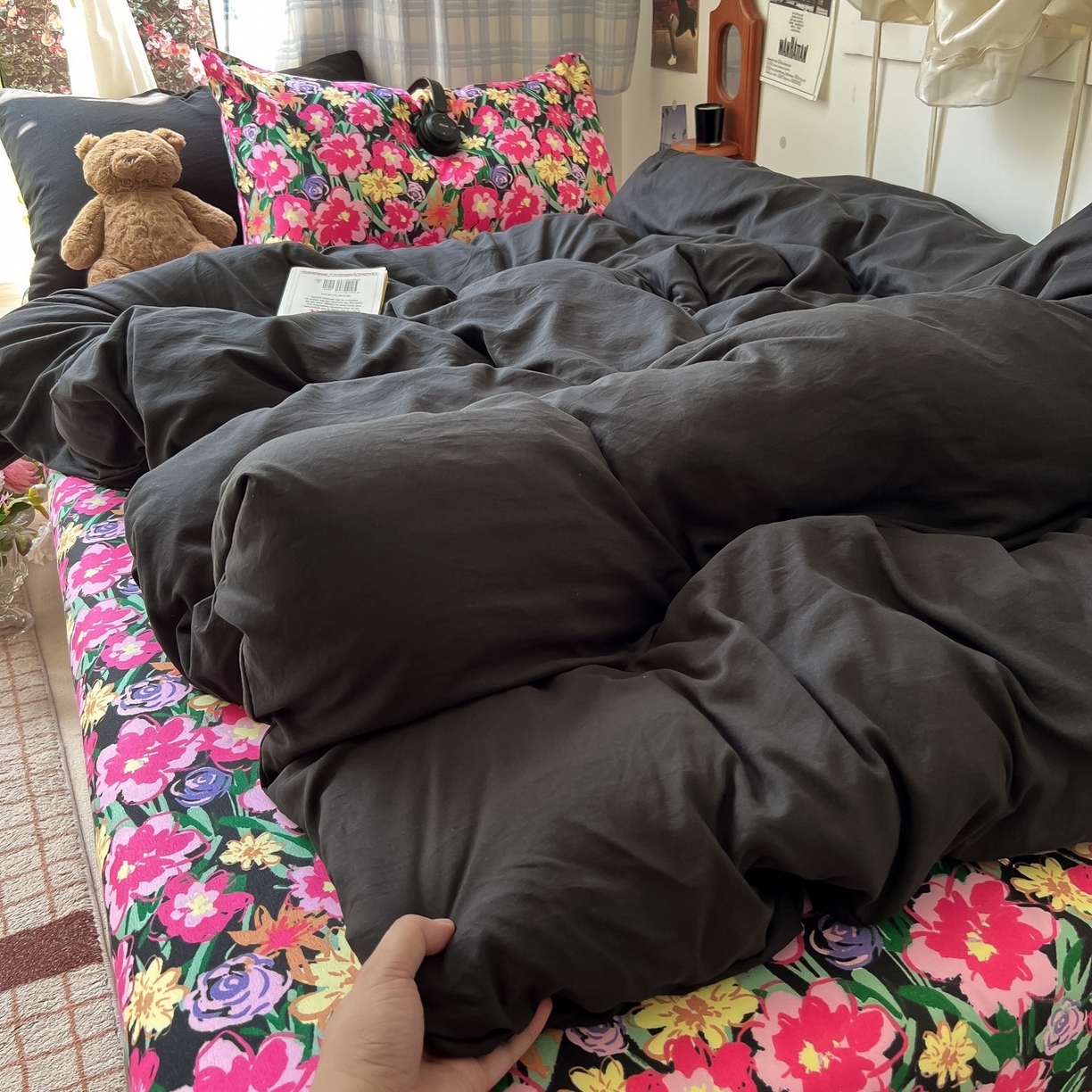 91家纺网 家纺一手货源 找家纺 花伞家居 2025新款小众高级感纯色花卉拼色加厚水洗棉四件套【提供买家秀】 椿屿-黑