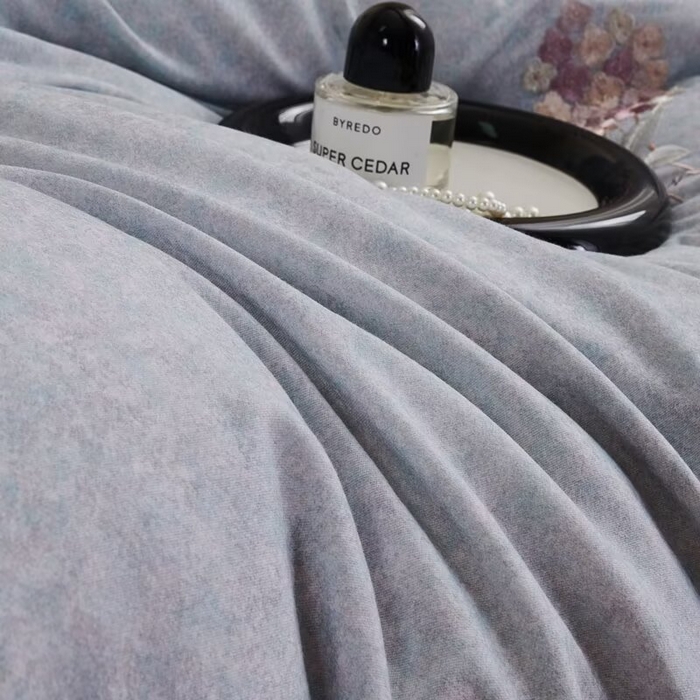 91家纺网 家纺一手货源 找家纺 玖玖爱家纺 2025新款160支花边长绒棉纯棉四件套-卡曼 卡曼-浅兰