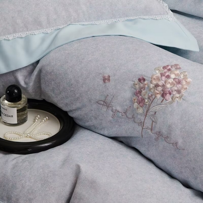 91家纺网 家纺一手货源 找家纺 玖玖爱家纺 2025新款160支花边长绒棉纯棉四件套-卡曼 卡曼-浅兰