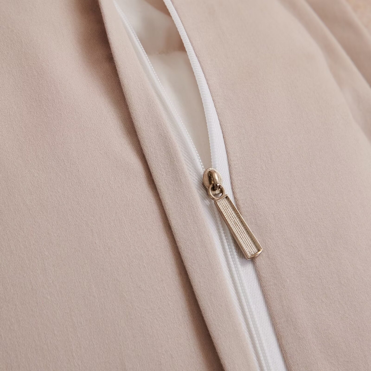 91家纺网 家纺一手货源 找家纺 玖玖爱家纺 2025新款160支花边长绒棉纯棉四件套-卡曼 卡曼-燕麦色