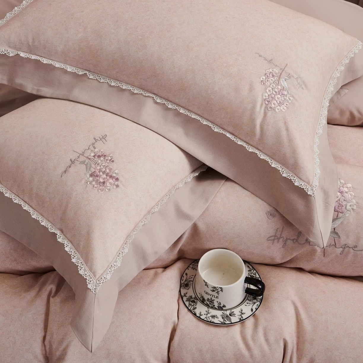 91家纺网 家纺一手货源 找家纺 玖玖爱家纺 2025新款160支花边长绒棉纯棉四件套-卡曼 卡曼-燕麦色