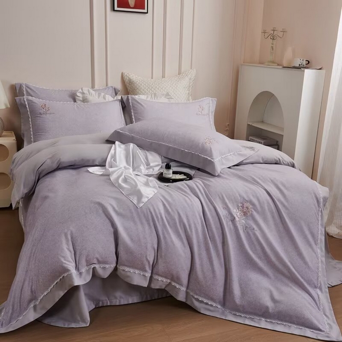 91家纺网 家纺一手货源 找家纺 玖玖爱家纺 2025新款160支花边长绒棉纯棉四件套-卡曼 卡曼-朱草灰