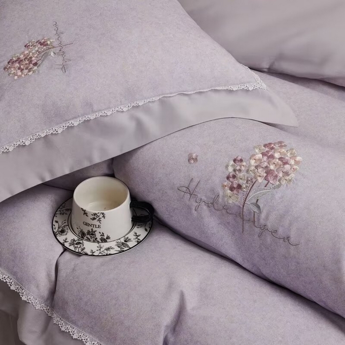 91家纺网 家纺一手货源 找家纺 玖玖爱家纺 2025新款160支花边长绒棉纯棉四件套-卡曼 卡曼-朱草灰