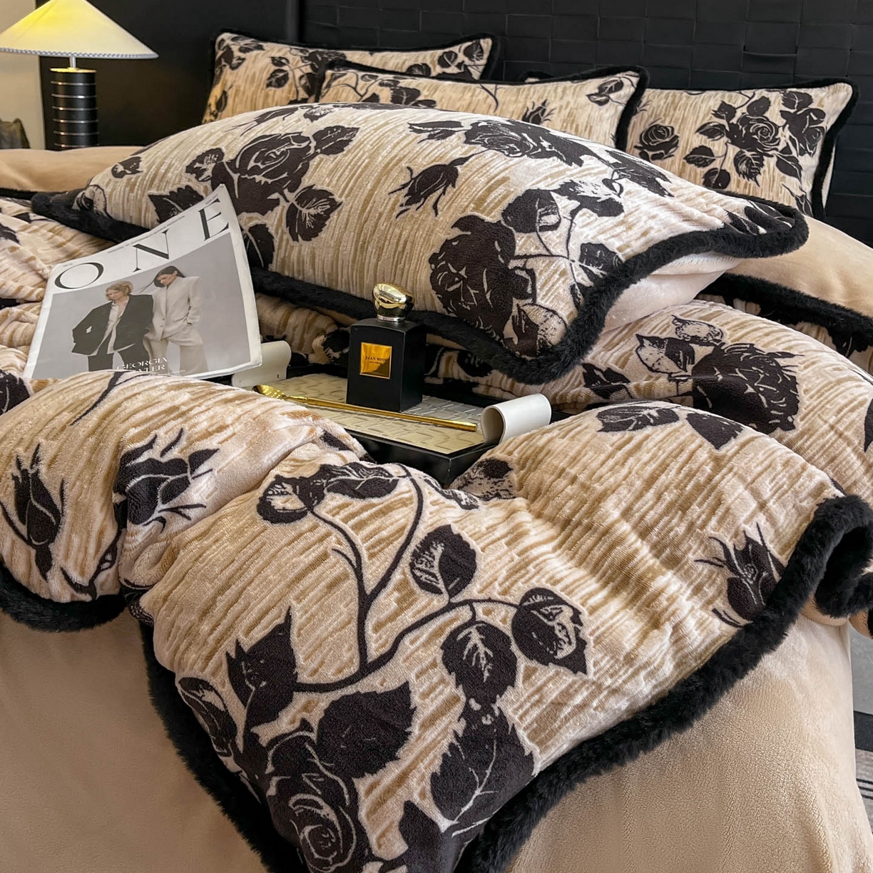 91家纺网 家纺一手货源 找家纺 （总）狂想家 2025新款包边加厚雕花牛奶绒四件套