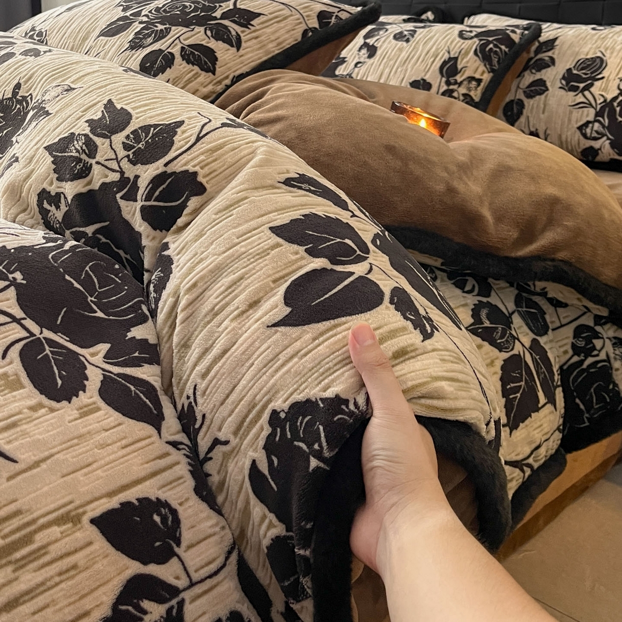 91家纺网 家纺一手货源 找家纺 （总）狂想家 2025新款包边加厚雕花牛奶绒四件套