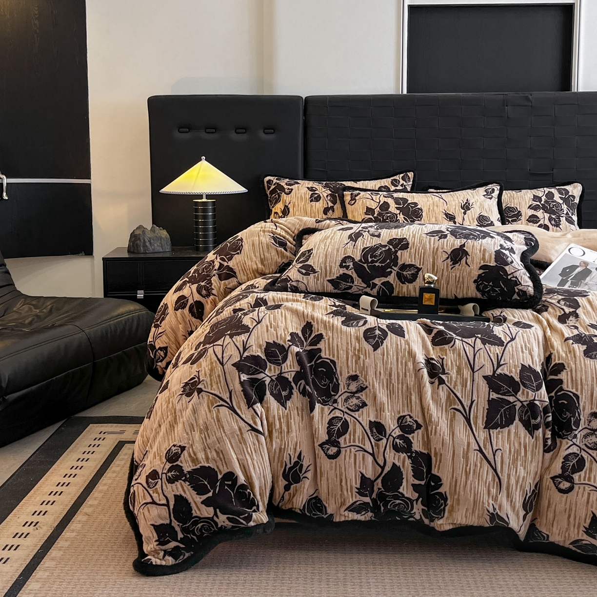 91家纺网 家纺一手货源 找家纺 狂想家 2025新款包边加厚雕花牛奶绒四件套 花样年华-卡其