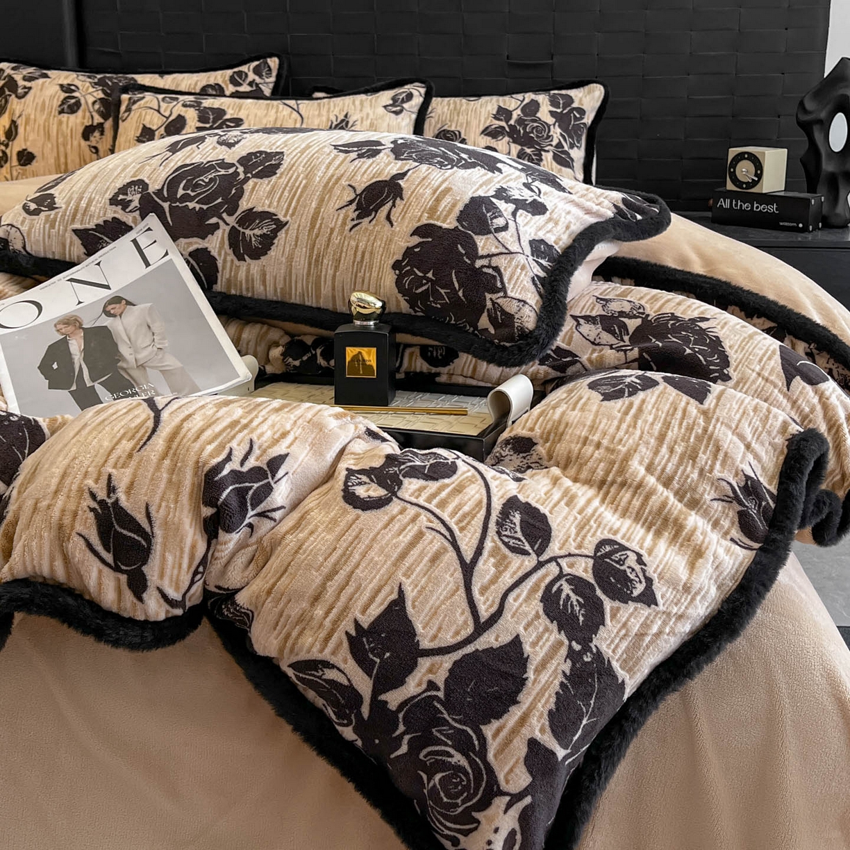 91家纺网 家纺一手货源 找家纺 狂想家 2025新款包边加厚雕花牛奶绒四件套 花样年华-卡其