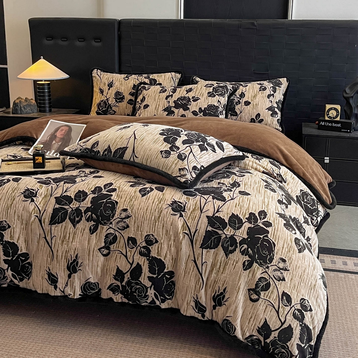 91家纺网 家纺一手货源 找家纺 狂想家 2025新款包边加厚雕花牛奶绒四件套 花样年华-深咖