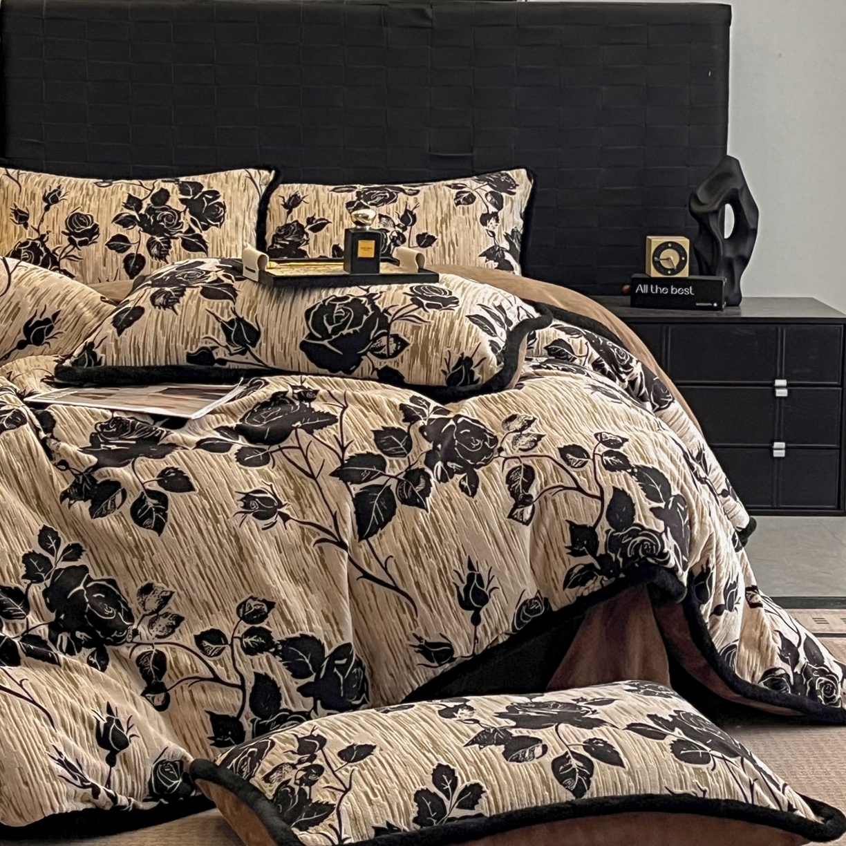 91家纺网 家纺一手货源 找家纺 狂想家 2025新款包边加厚雕花牛奶绒四件套 花样年华-深咖