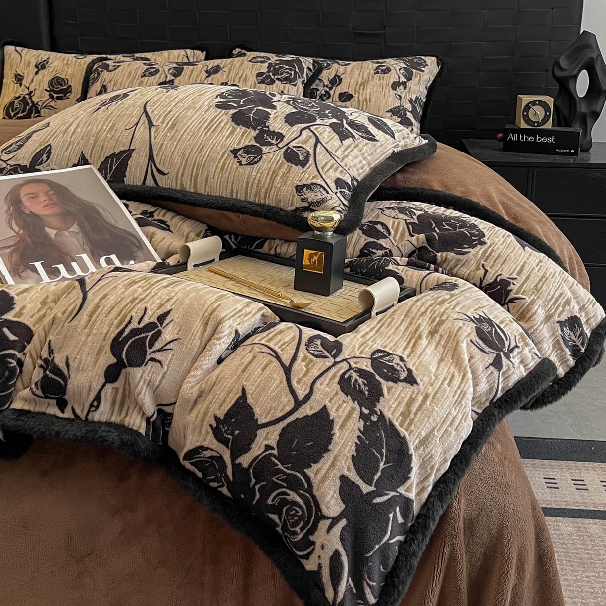 91家纺网 家纺一手货源 找家纺 狂想家 2025新款包边加厚雕花牛奶绒四件套 花样年华-深咖