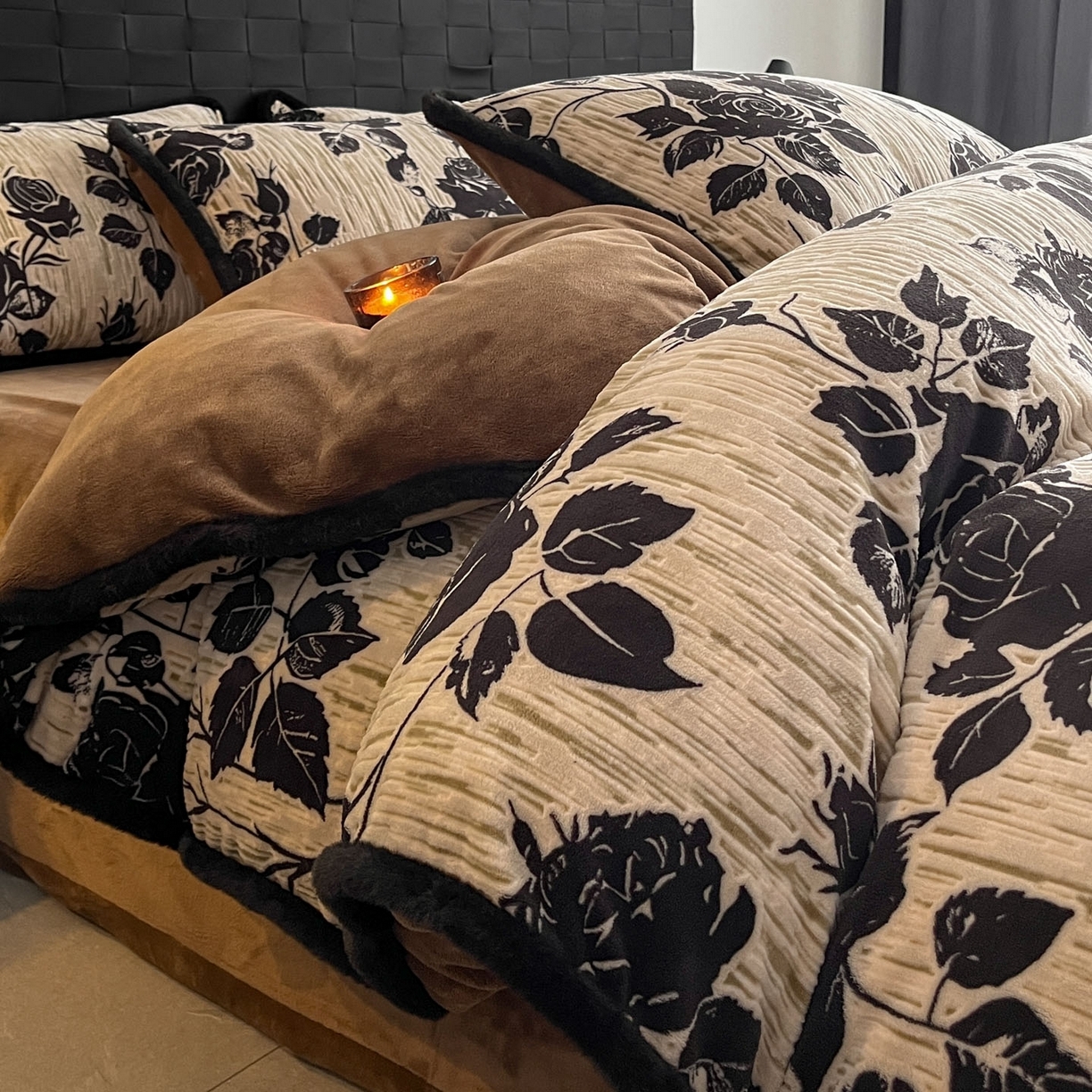 91家纺网 家纺一手货源 找家纺 狂想家 2025新款包边加厚雕花牛奶绒四件套 花样年华-深咖