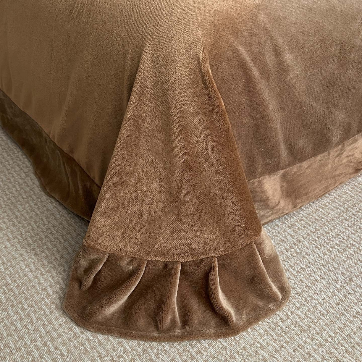 91家纺网 家纺一手货源 找家纺 狂想家 2025新款包边加厚雕花牛奶绒四件套 花样年华-深咖