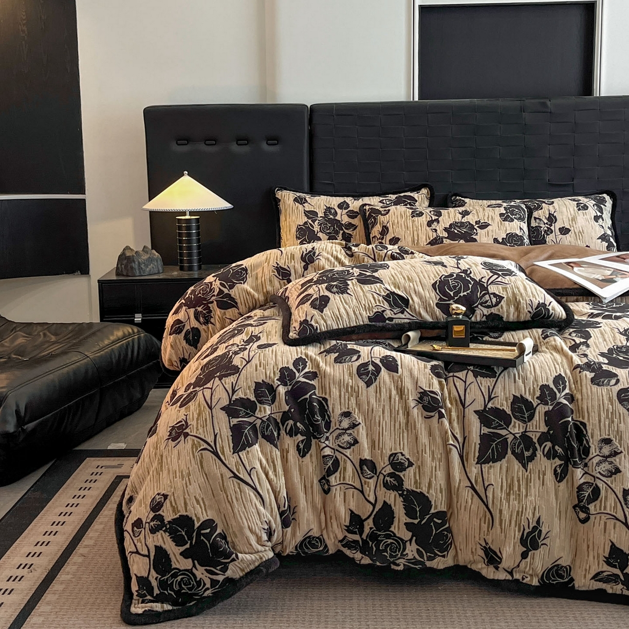 91家纺网 家纺一手货源 找家纺 狂想家 2025新款包边加厚雕花牛奶绒四件套 花样年华-深咖