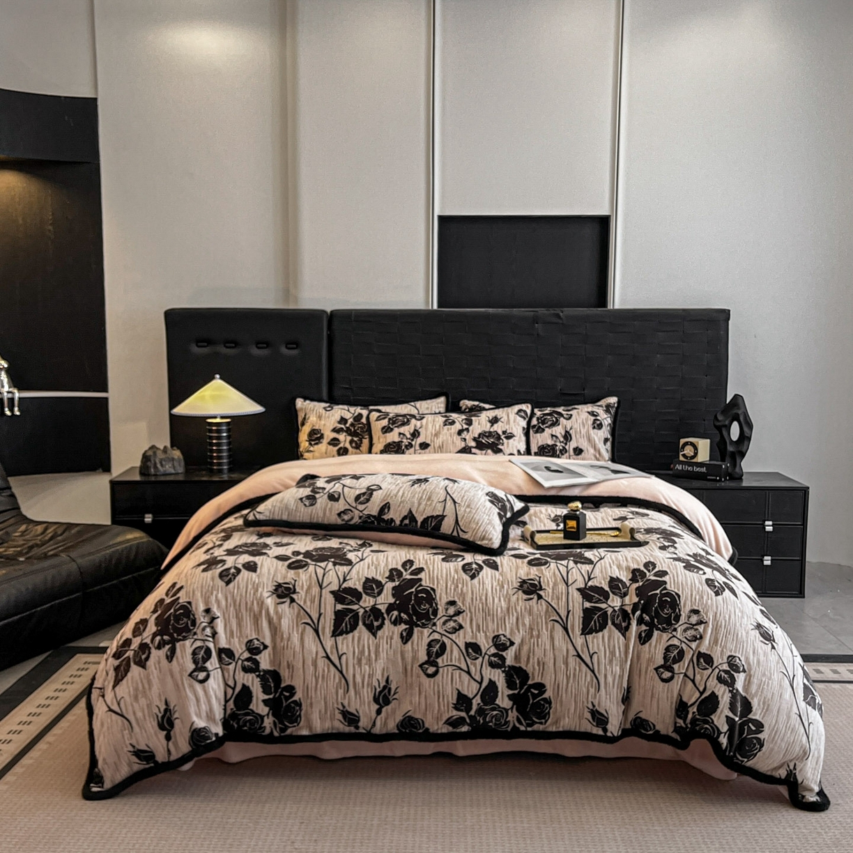 91家纺网 家纺一手货源 找家纺 狂想家 2025新款包边加厚雕花牛奶绒四件套 花样年华-玉粉