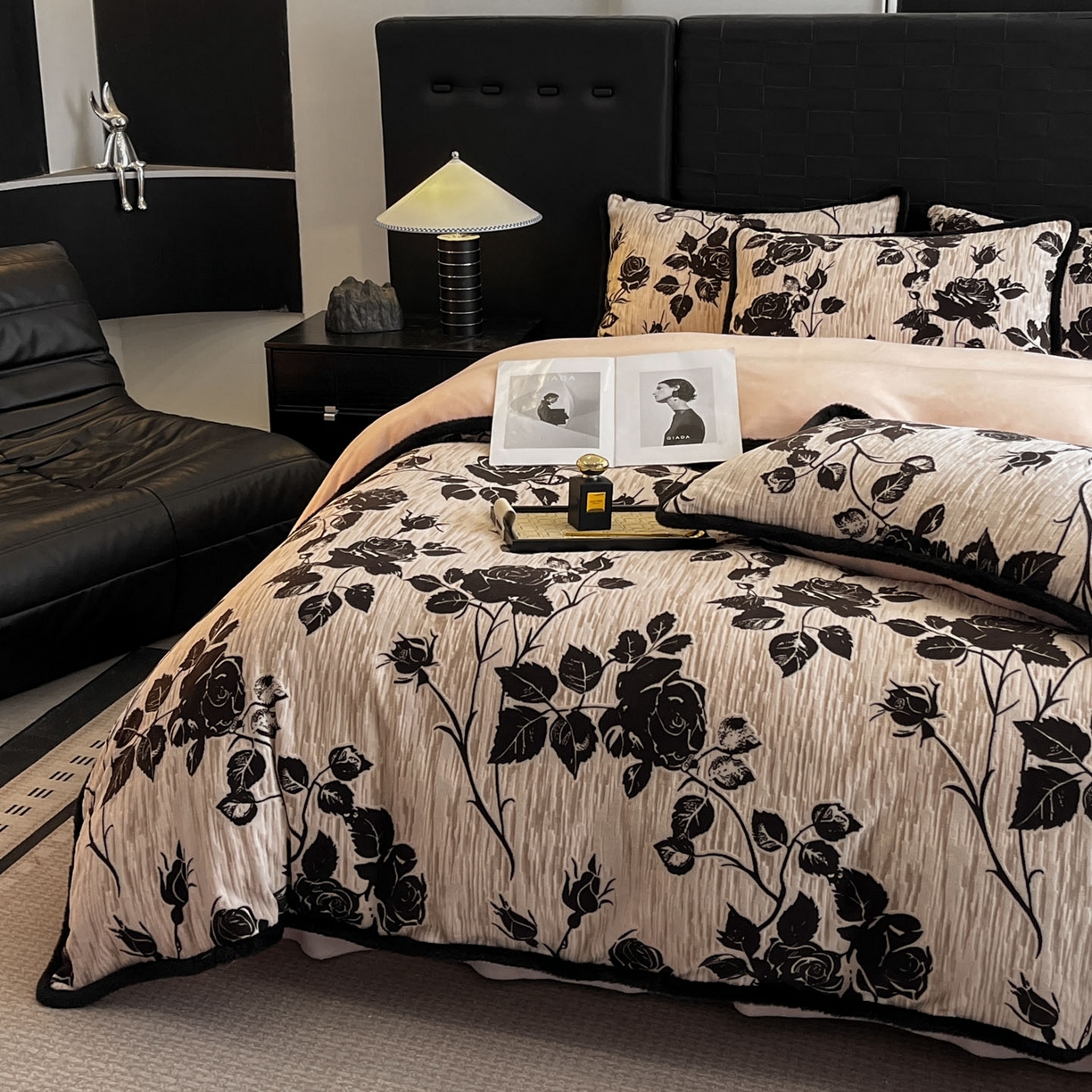 91家纺网 家纺一手货源 找家纺 狂想家 2025新款包边加厚雕花牛奶绒四件套 花样年华-玉粉