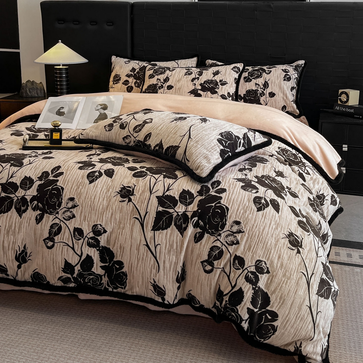 91家纺网 家纺一手货源 找家纺 狂想家 2025新款包边加厚雕花牛奶绒四件套 花样年华-玉粉