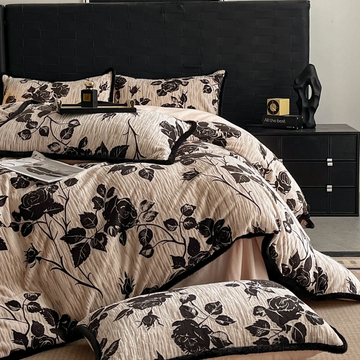 91家纺网 家纺一手货源 找家纺 狂想家 2025新款包边加厚雕花牛奶绒四件套 花样年华-玉粉