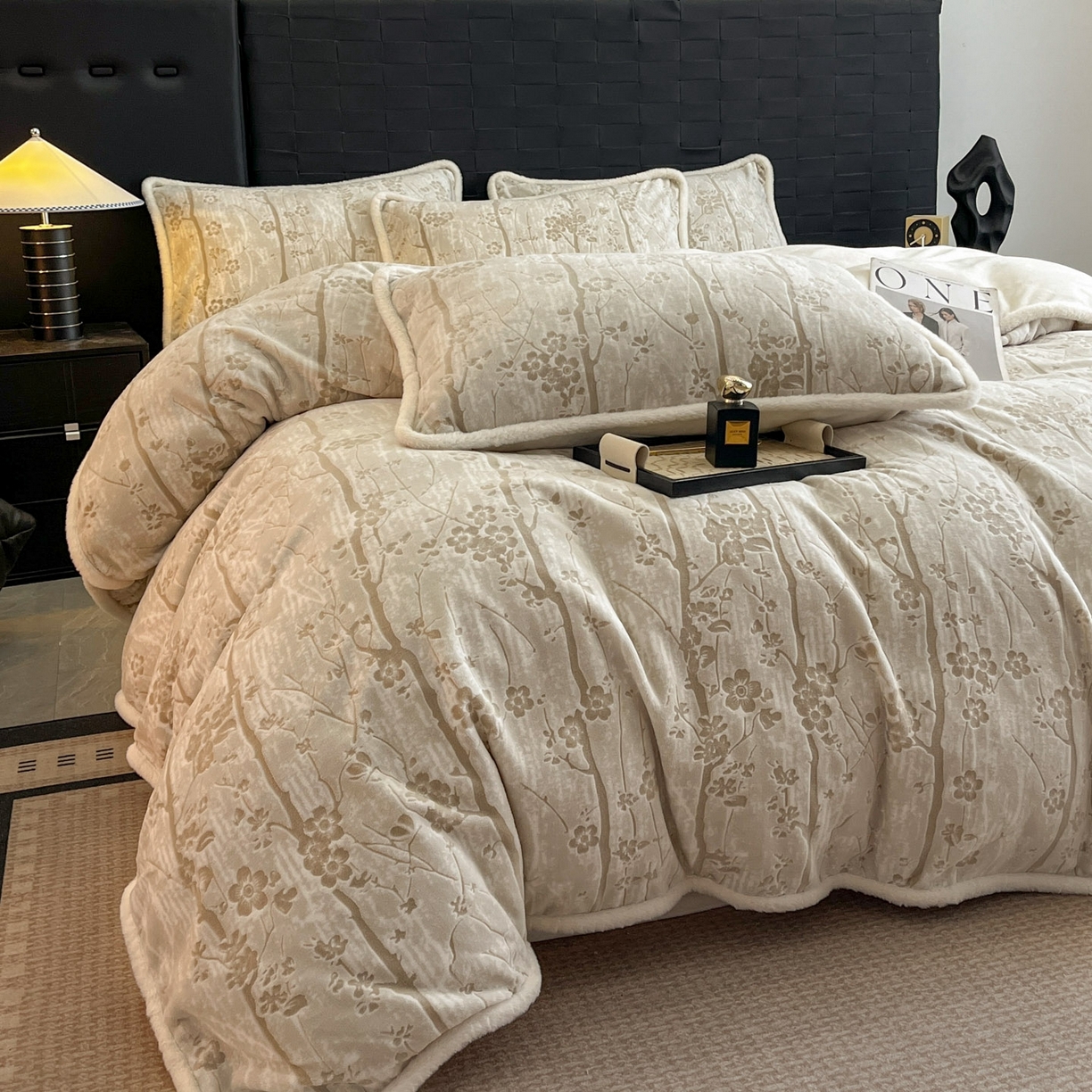 91家纺网 家纺一手货源 找家纺 狂想家 2025新款包边加厚雕花牛奶绒四件套 暖冬-暖冬白