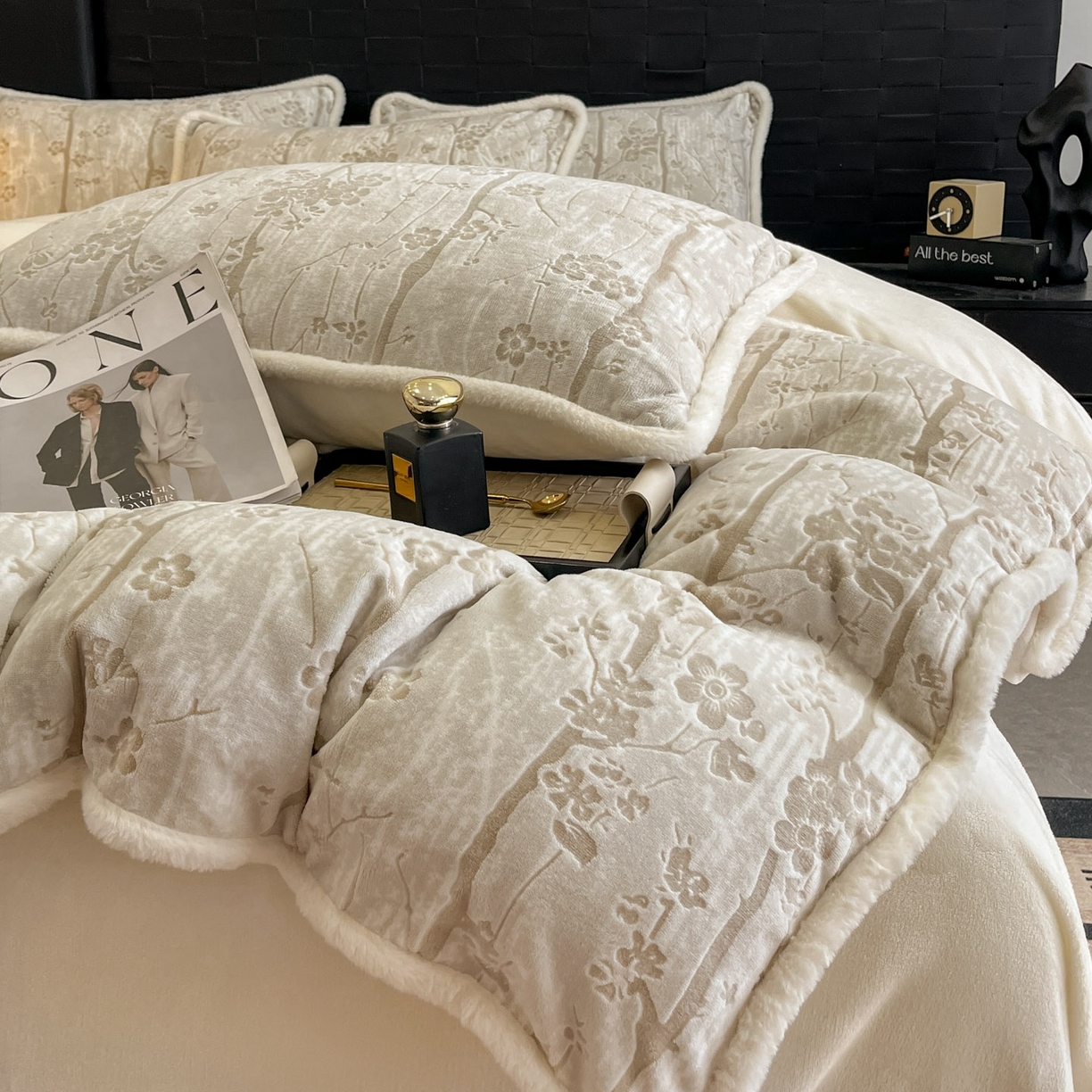 91家纺网 家纺一手货源 找家纺 狂想家 2025新款包边加厚雕花牛奶绒四件套 暖冬-暖冬白