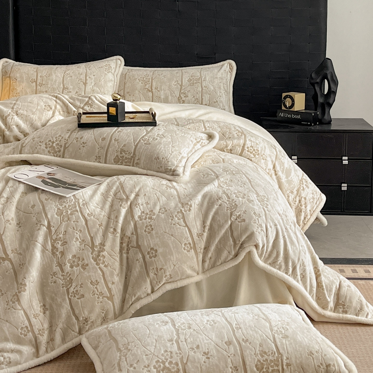 91家纺网 家纺一手货源 找家纺 狂想家 2025新款包边加厚雕花牛奶绒四件套 暖冬-暖冬白