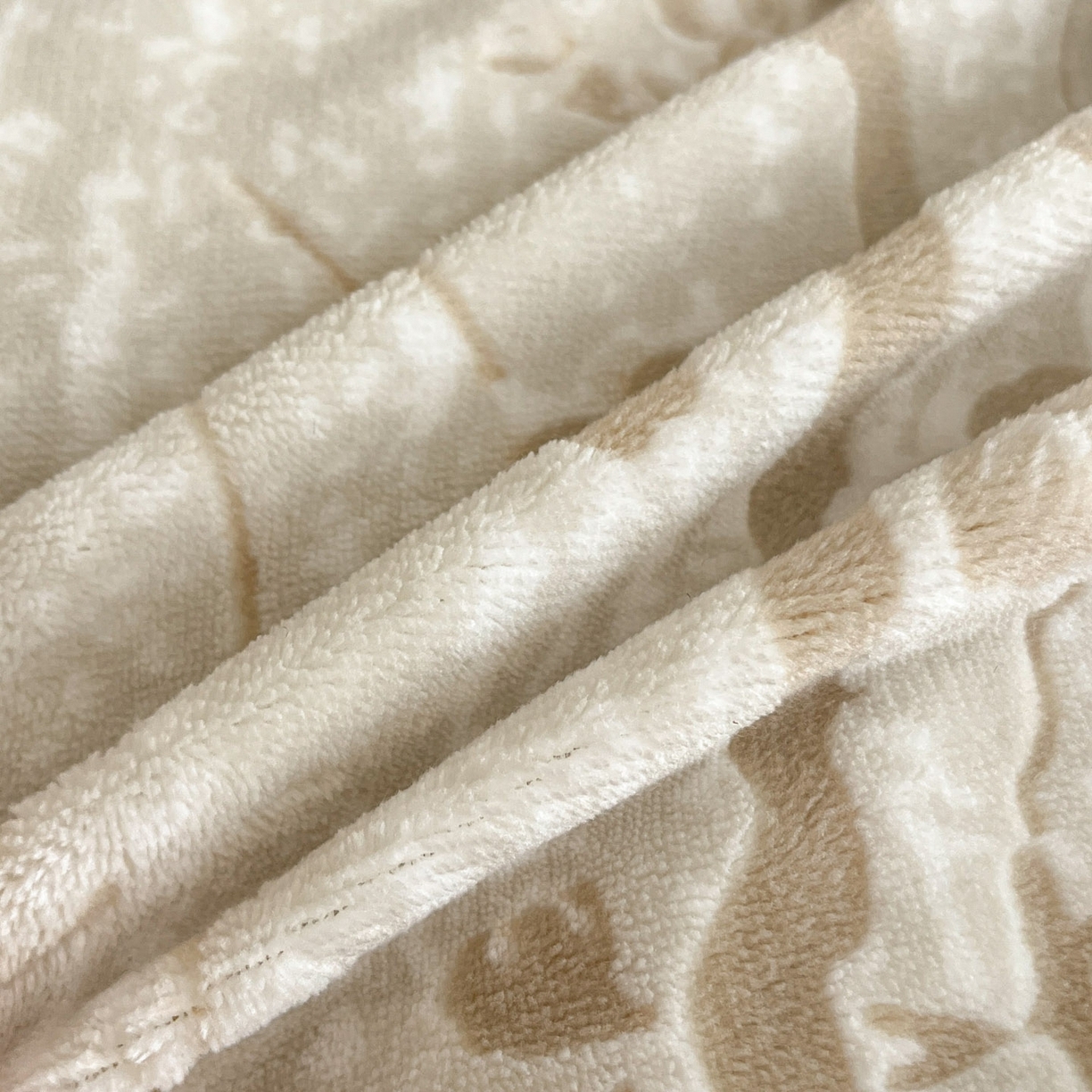 91家纺网 家纺一手货源 找家纺 狂想家 2025新款包边加厚雕花牛奶绒四件套 暖冬-暖冬白