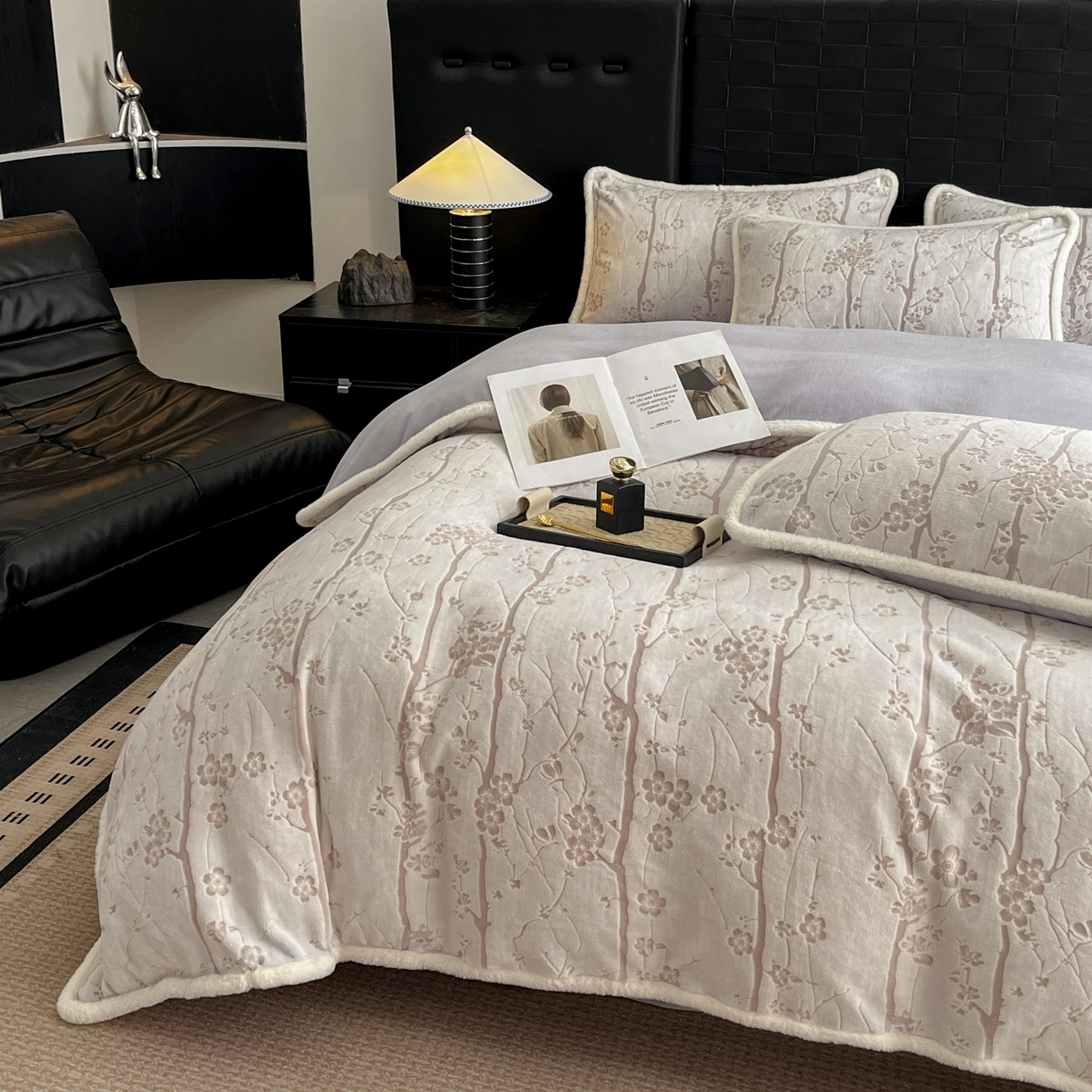 91家纺网 家纺一手货源 找家纺 狂想家 2025新款包边加厚雕花牛奶绒四件套 暖冬-香芋紫