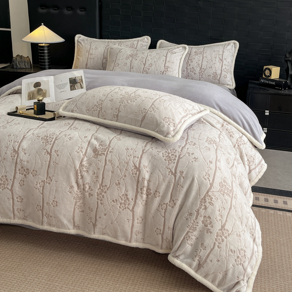 91家纺网 家纺一手货源 找家纺 狂想家 2025新款包边加厚雕花牛奶绒四件套 暖冬-香芋紫