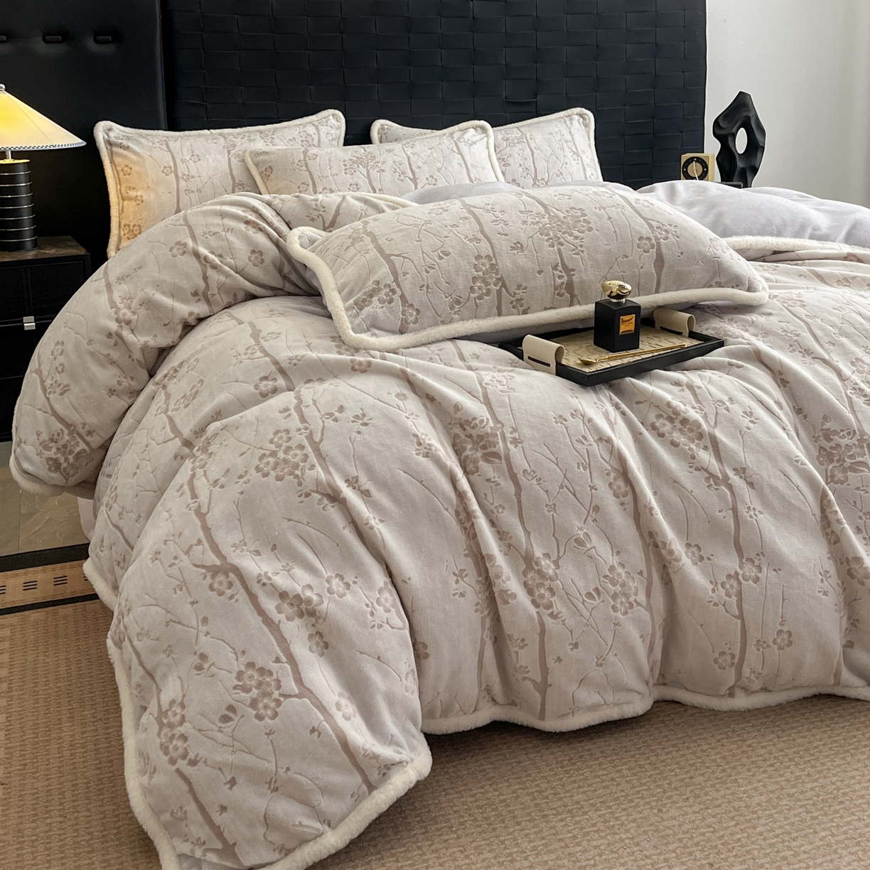 91家纺网 家纺一手货源 找家纺 狂想家 2025新款包边加厚雕花牛奶绒四件套 暖冬-香芋紫