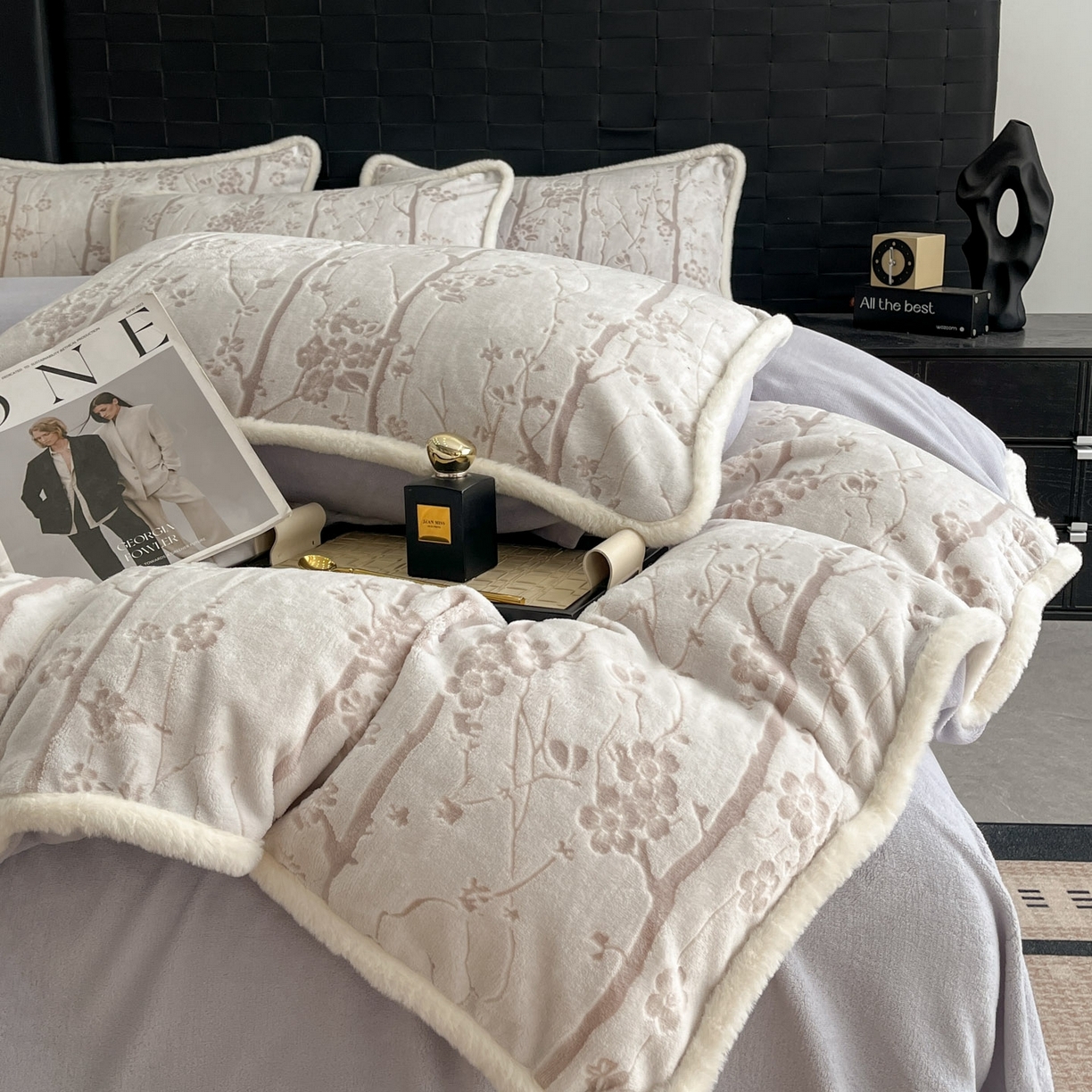 91家纺网 家纺一手货源 找家纺 狂想家 2025新款包边加厚雕花牛奶绒四件套 暖冬-香芋紫