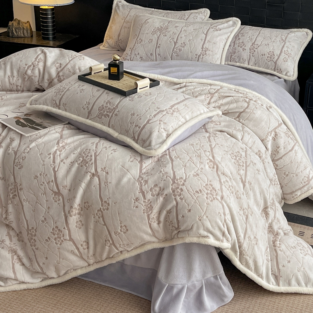 91家纺网 家纺一手货源 找家纺 狂想家 2025新款包边加厚雕花牛奶绒四件套 暖冬-香芋紫