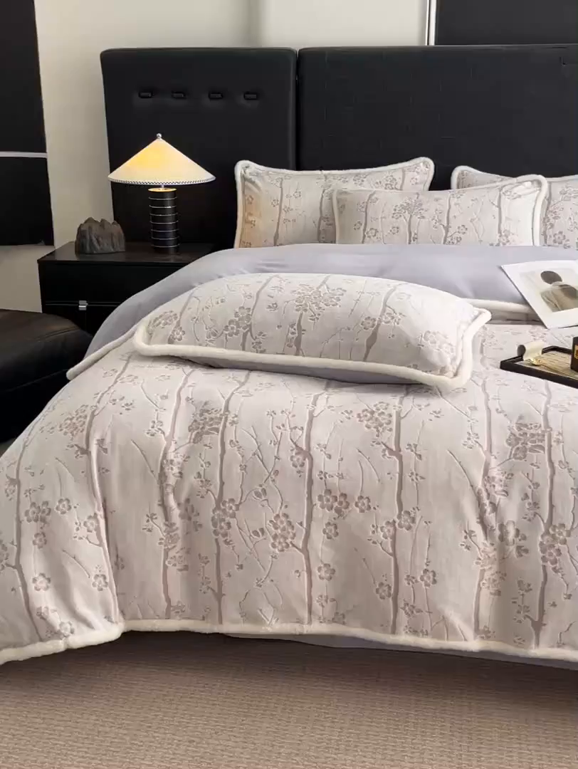 91家纺网 家纺一手货源 找家纺 狂想家 2025新款包边加厚雕花牛奶绒四件套 暖冬-香芋紫