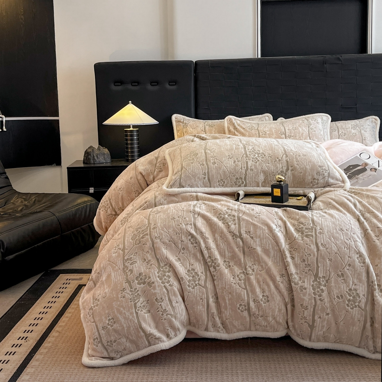 91家纺网 家纺一手货源 找家纺 狂想家 2025新款包边加厚雕花牛奶绒四件套 暖冬-玉粉