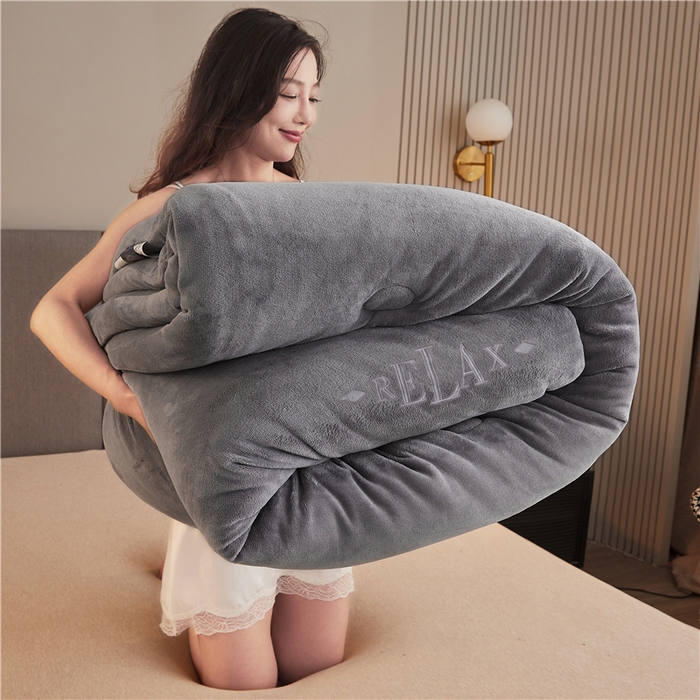 91家纺网 家纺一手货源 找家纺 美梦里 2025新款A类大豆纤维双面刺绣牛奶绒冬被芯春秋被子 气质灰