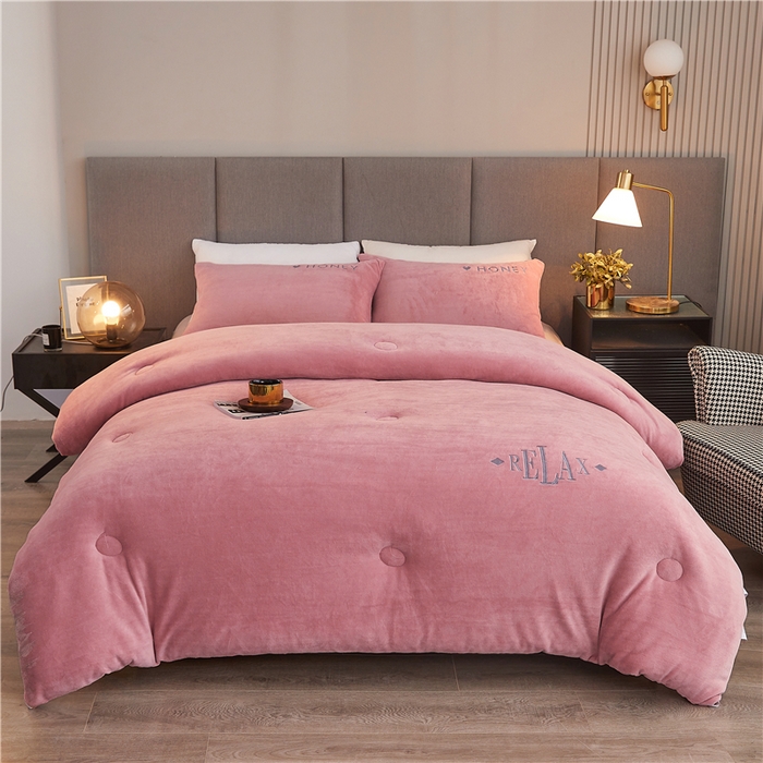 91家纺网 家纺一手货源 找家纺 美梦里 2025新款A类大豆纤维双面刺绣牛奶绒冬被芯春秋被子 豆沙粉