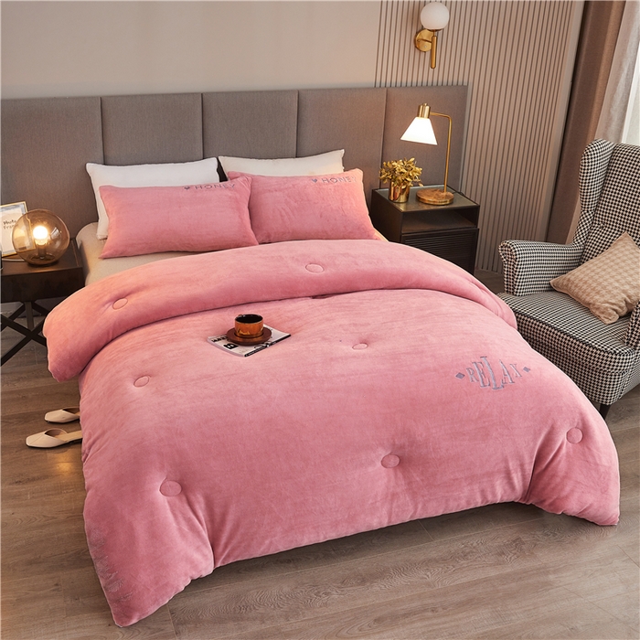 91家纺网 家纺一手货源 找家纺 美梦里 2025新款A类大豆纤维双面刺绣牛奶绒冬被芯春秋被子 豆沙粉