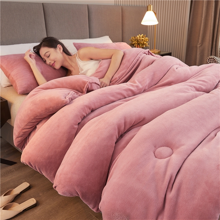 91家纺网 家纺一手货源 找家纺 美梦里 2025新款A类大豆纤维双面刺绣牛奶绒冬被芯春秋被子 豆沙粉