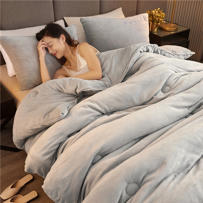 91家纺网 家纺一手货源 找家纺 美梦里 2025新款A类大豆纤维双面刺绣牛奶绒冬被芯春秋被子 暖阳灰