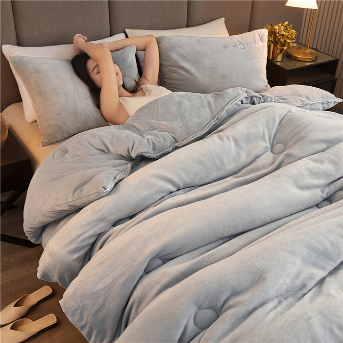 91家纺网 家纺一手货源 找家纺 美梦里 2025新款A类大豆纤维双面刺绣牛奶绒冬被芯春秋被子 暖阳灰