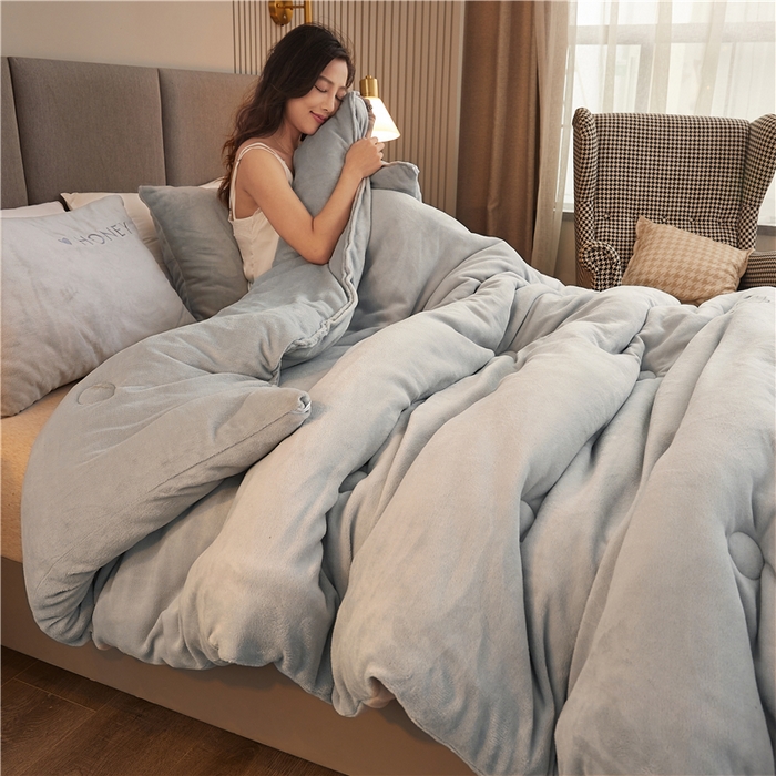 91家纺网 家纺一手货源 找家纺 美梦里 2025新款A类大豆纤维双面刺绣牛奶绒冬被芯春秋被子 暖阳灰