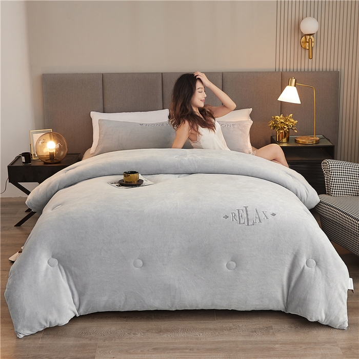 91家纺网 家纺一手货源 找家纺 美梦里 2025新款A类大豆纤维双面刺绣牛奶绒冬被芯春秋被子 暖阳灰